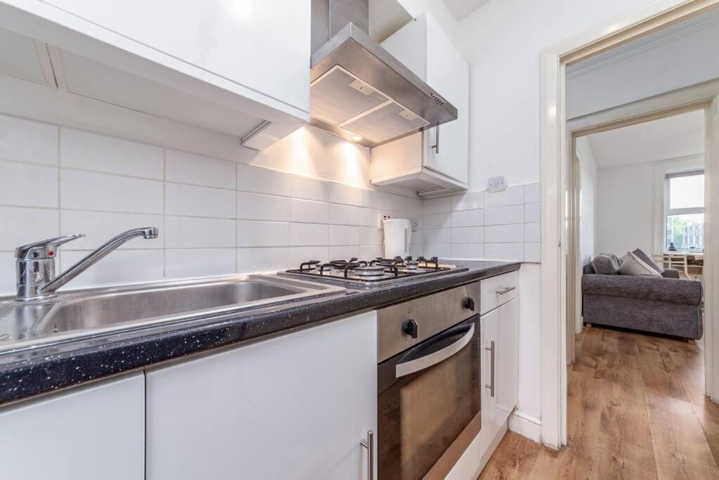Apartment One Bedroom Flat In Central #02 London