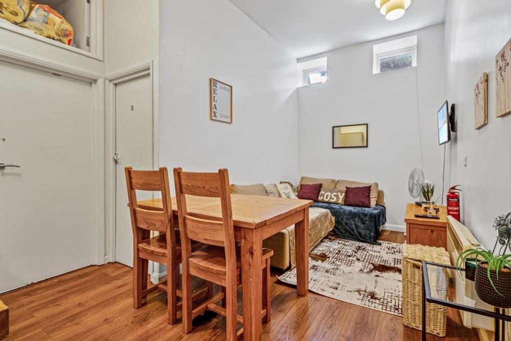 Two Bedroom With Patio Close To Hyde Park Ed4 Apartment *