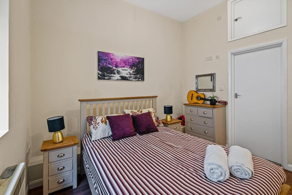 Two Bedroom With Patio Close To Hyde Park Ed4 Apartment