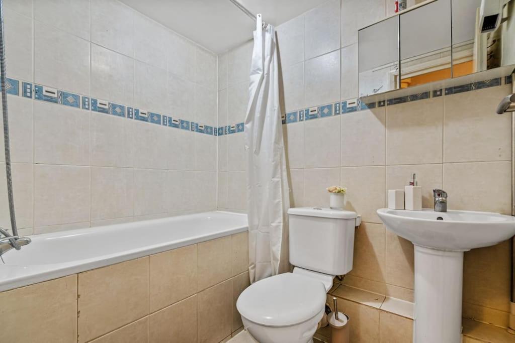 Two Bedroom With Patio Close To Hyde Park Ed4 Apartment *