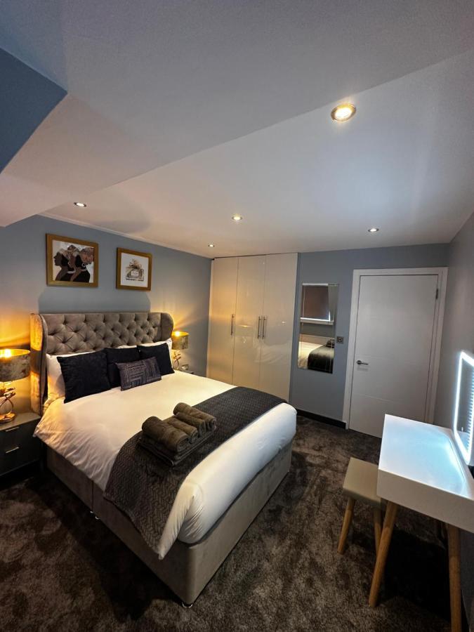 One Bedroom Flat In Chelsea *