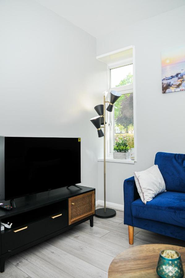 Greater London, 1 Bed Flat, Parking, Nr Metro Stations, 15mins To London