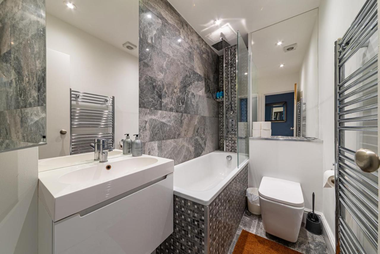 Specious Bright Flat With Garden In Apartment London