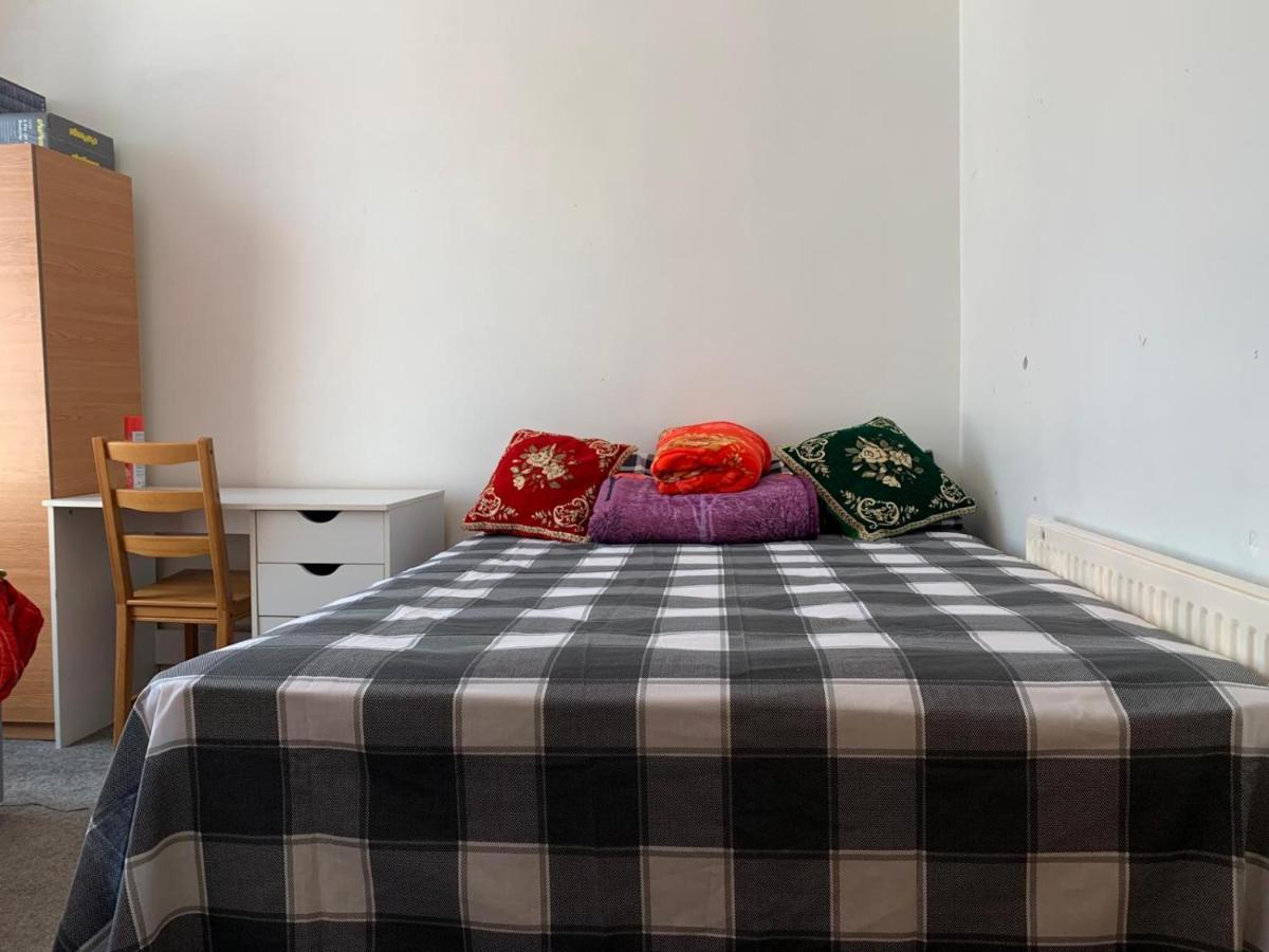 Casa de hóspedes Double Bedroom Near The St Street Rail Station