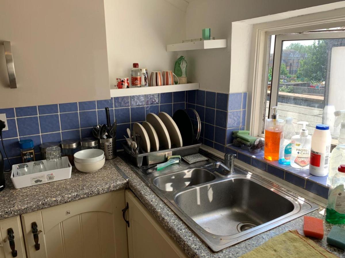 Double Bedroom Near The St Street Rail Station Casa de hóspedes Londres