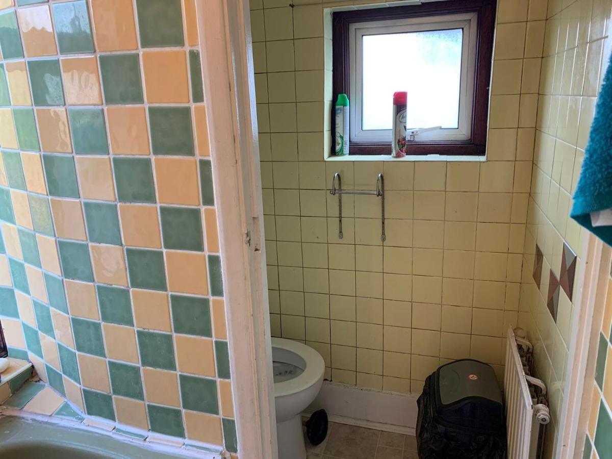 Casa de hóspedes Double Bedroom Near The St Street Rail Station
