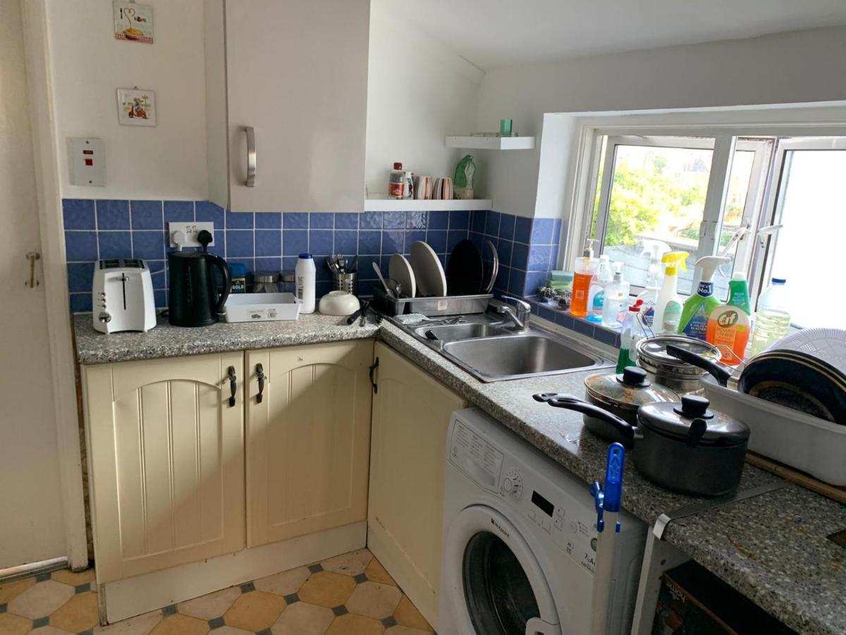 Double Bedroom Near The St Street Rail Station * Londres