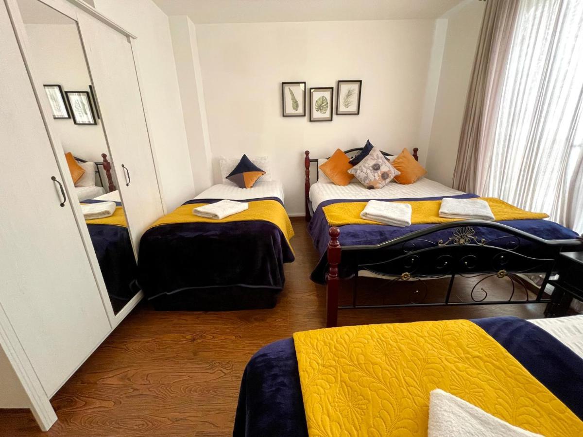 Apartment Stratford Luxury House, 5 Minutes Walk Station, Westfield, 3 Bedrooms 3 Bathrooms, Reception, Garden, Parking London