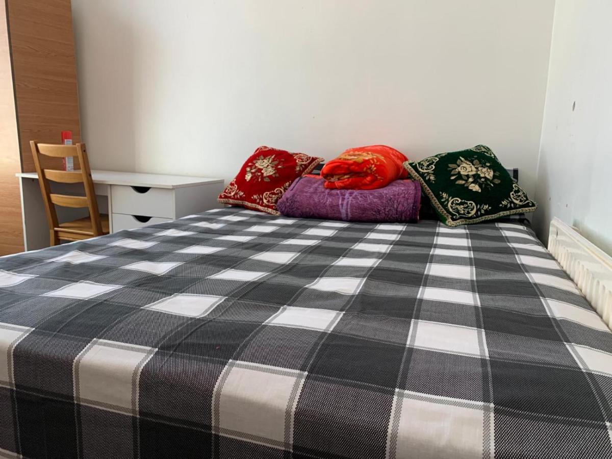 Double Bedroom Near The St Street Rail Station *