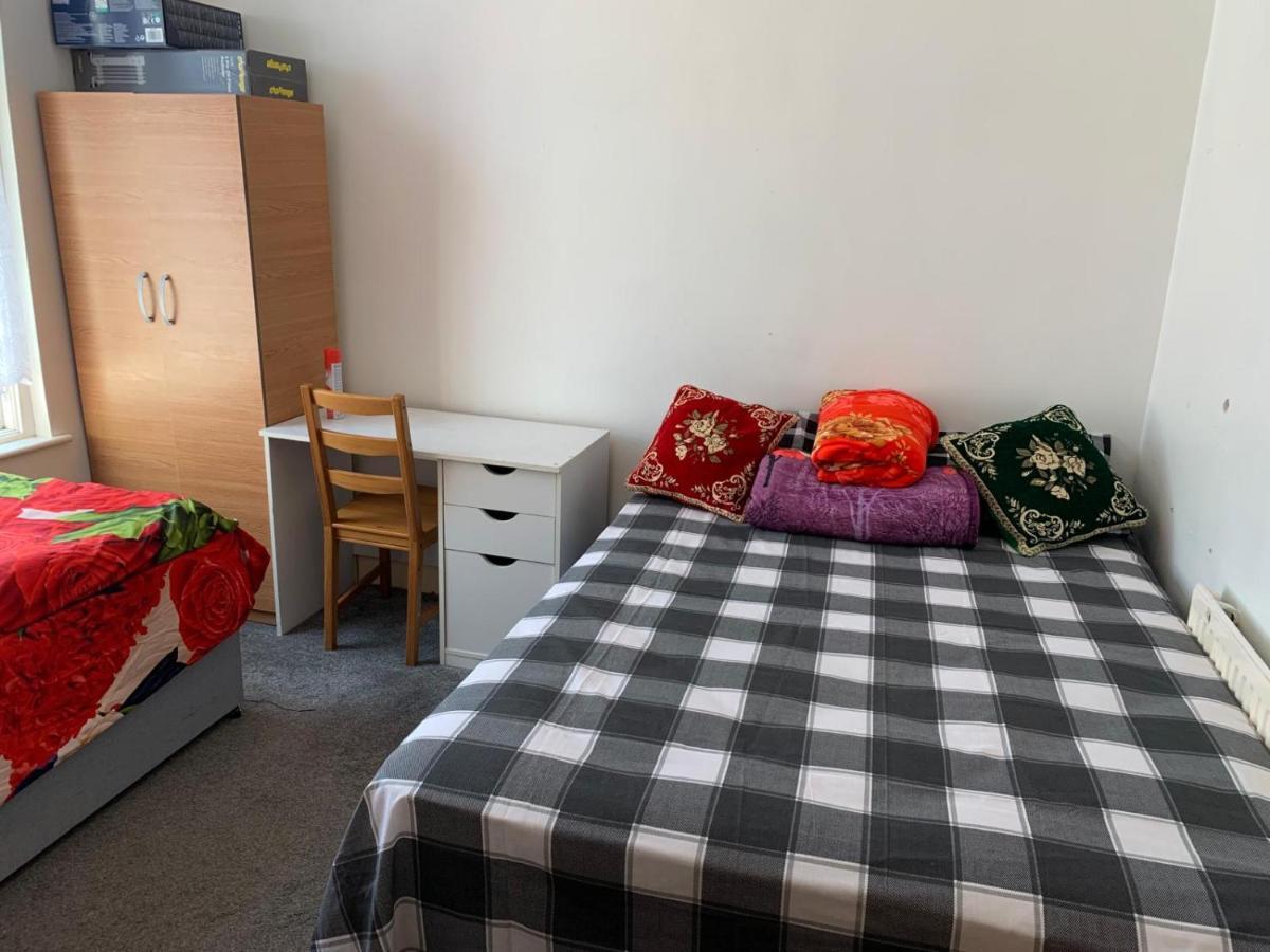 Double Bedroom Near The St Street Rail Station Casa de hóspedes Londres
