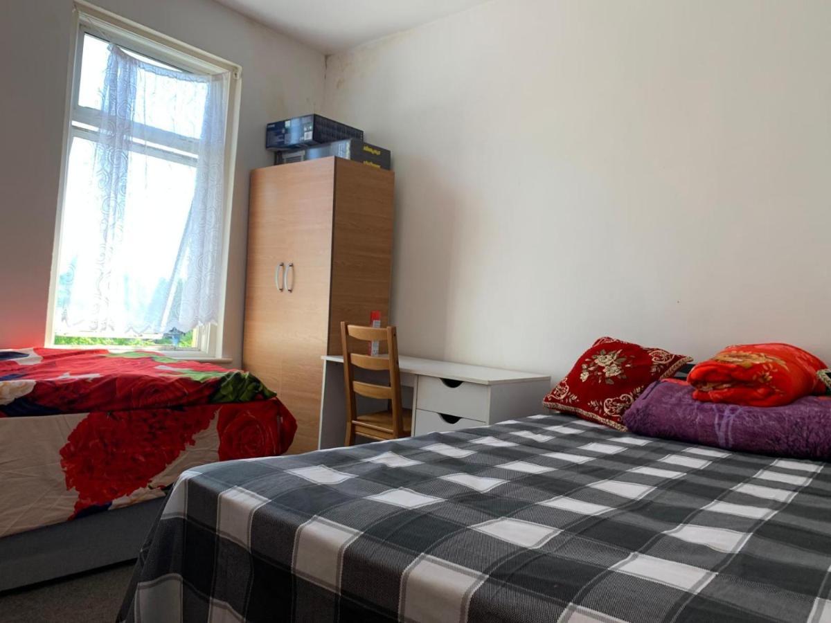 Casa de hóspedes Double Bedroom Near The St Street Rail Station Londres