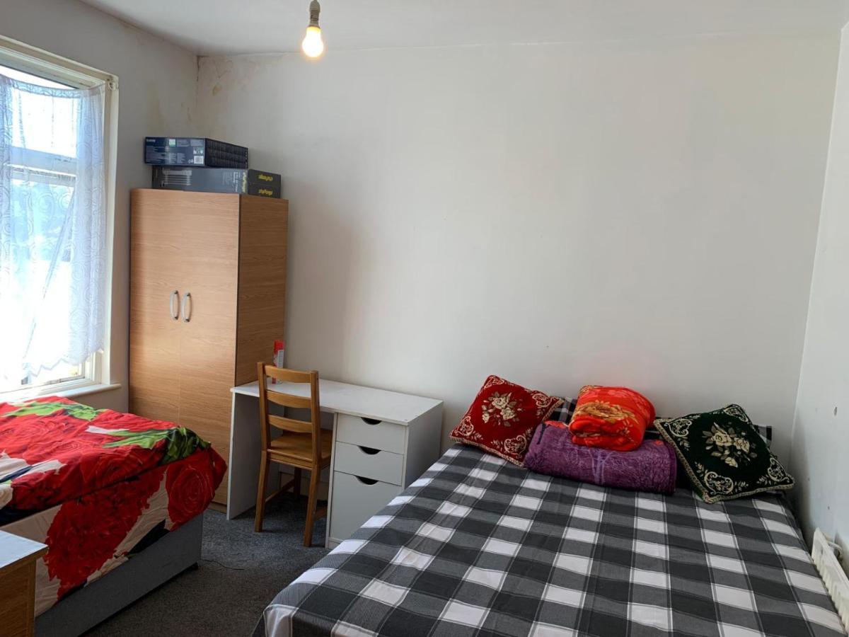 Casa de hóspedes Double Bedroom Near The St Street Rail Station *