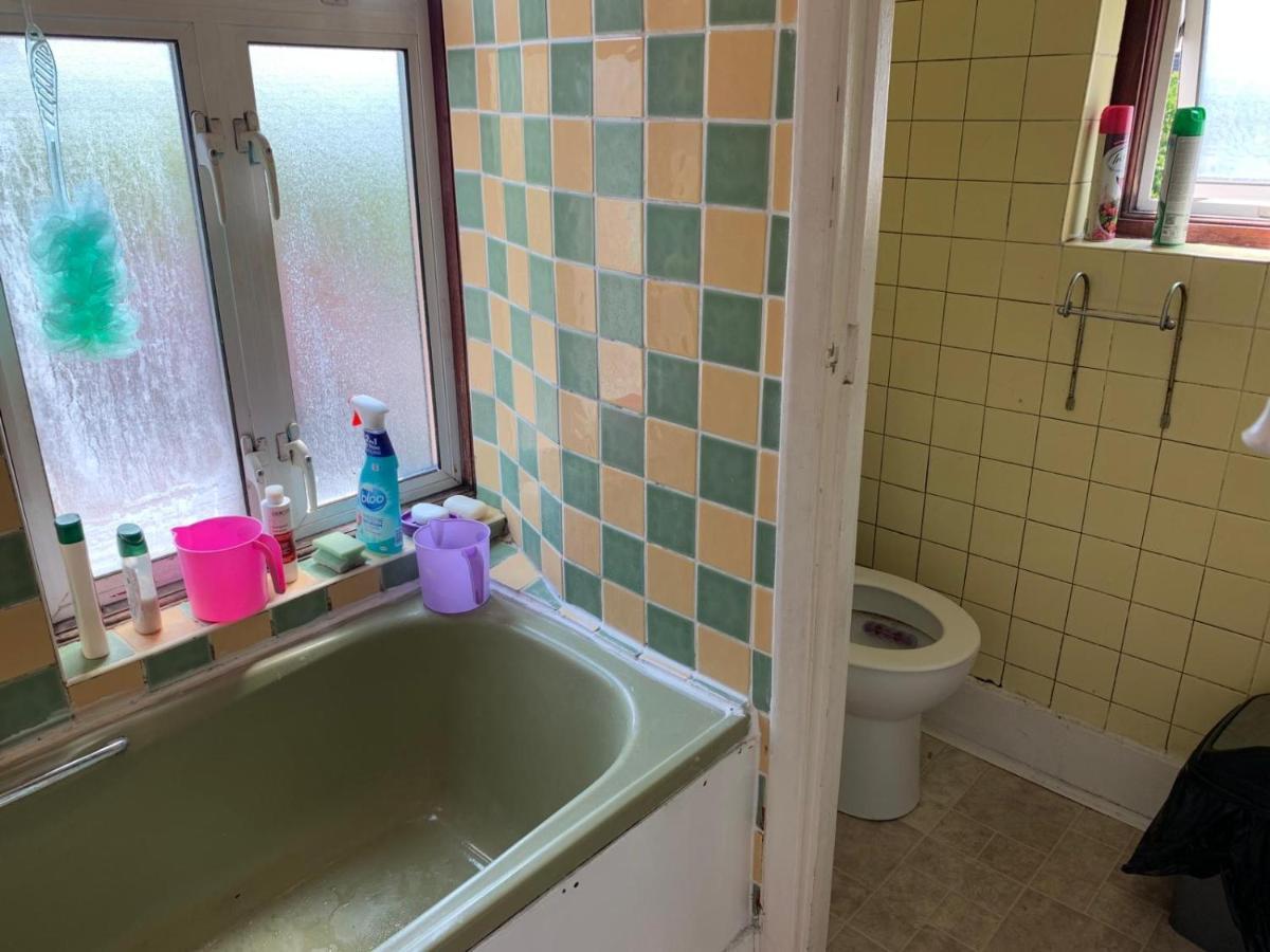 Double Bedroom Near The St Street Rail Station Londres