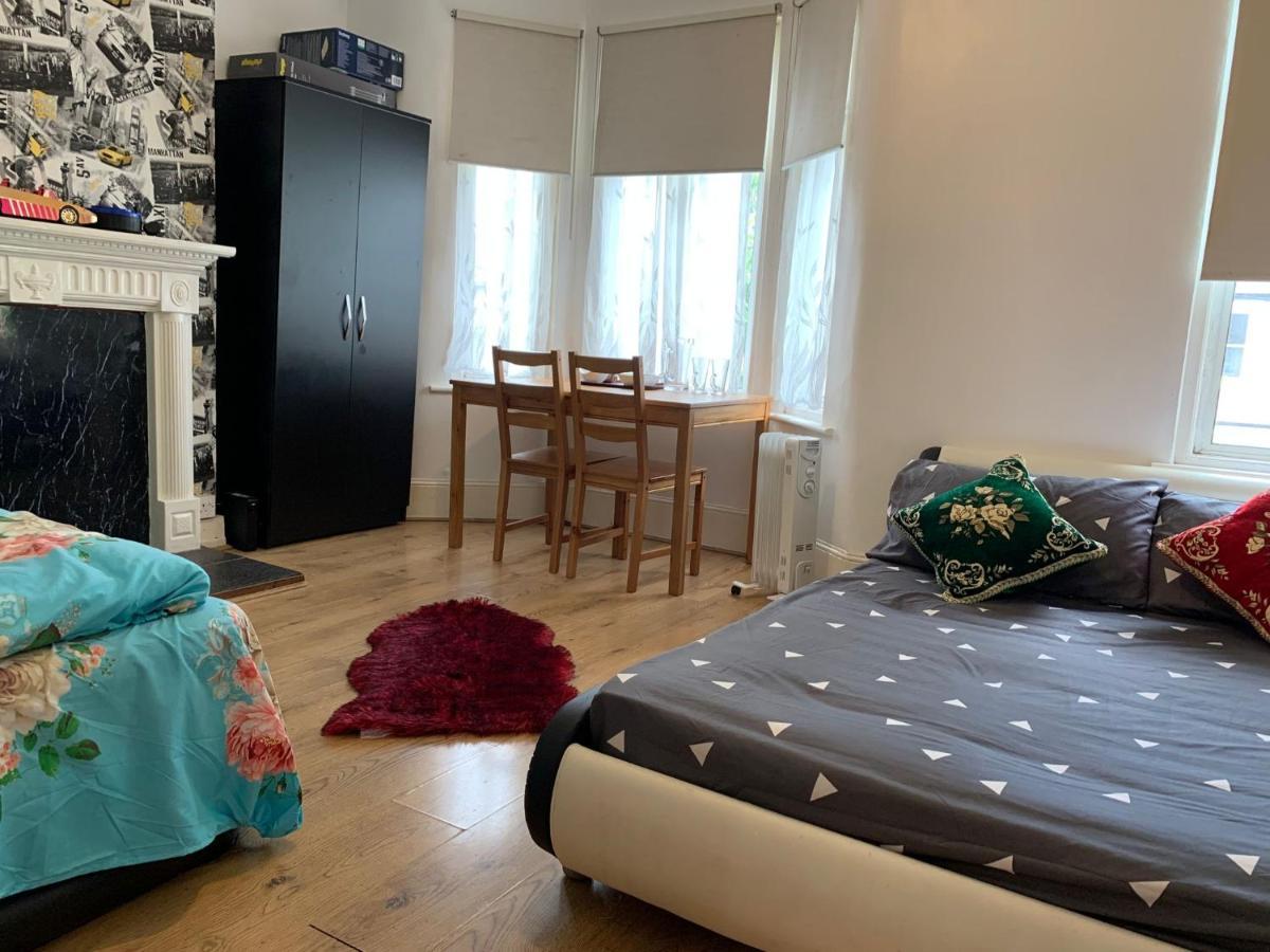 Casa de hóspedes Double Bedroom Near The St Street Rail Station