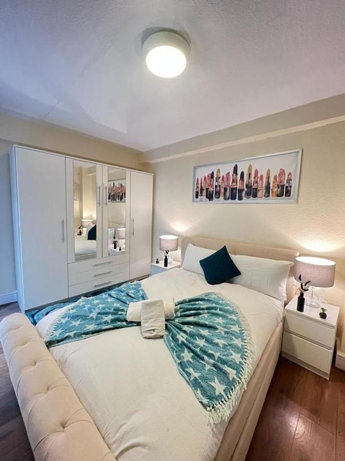 Three Bedrooms Three Bathrooms Sweet Flat Apartment