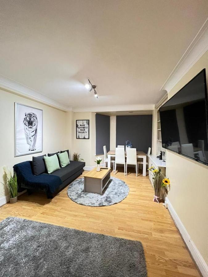 Three Bedrooms Three Bathrooms Sweet Flat Apartment