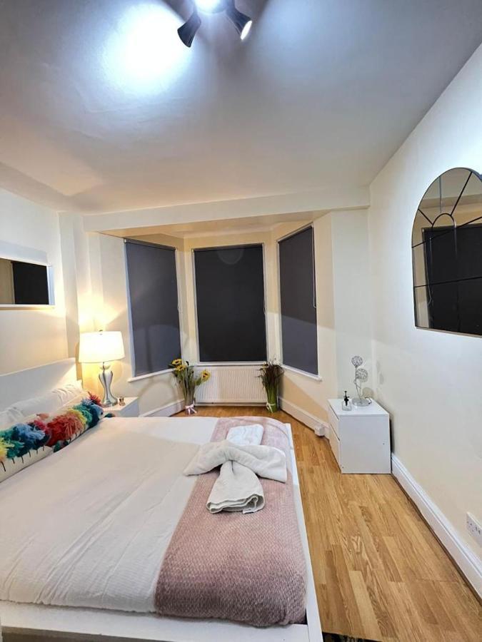 Three Bedrooms Three Bathrooms Sweet Flat