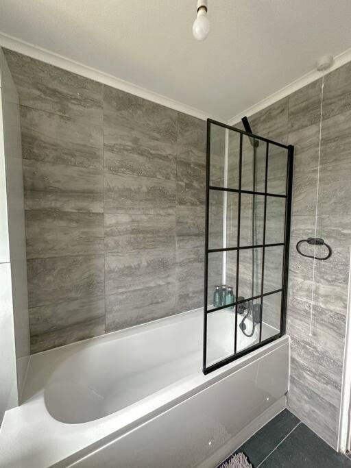 Apartamento Comfortable In 3 Bed House *