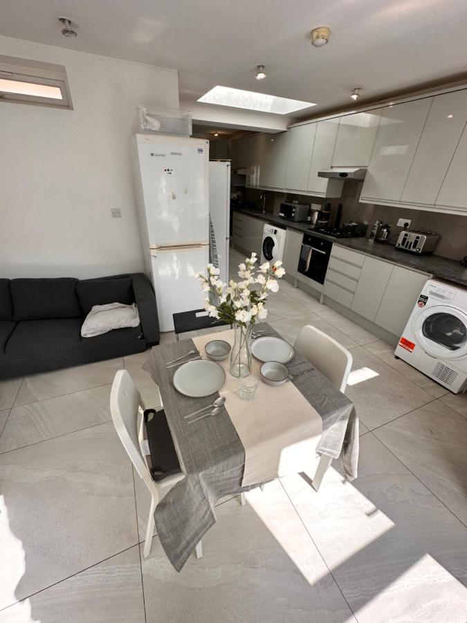 Double And Single In Bromley By Bow Guest house *
