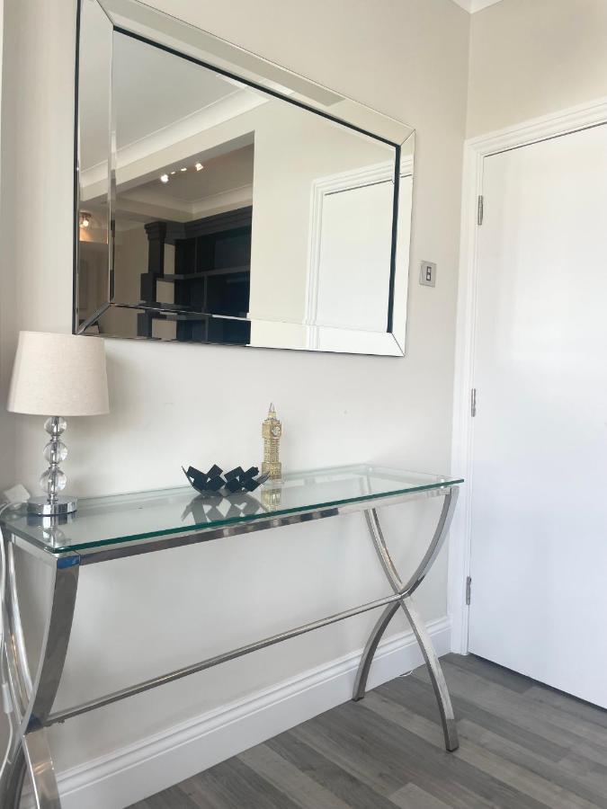 Cozy In Westminster Apartment