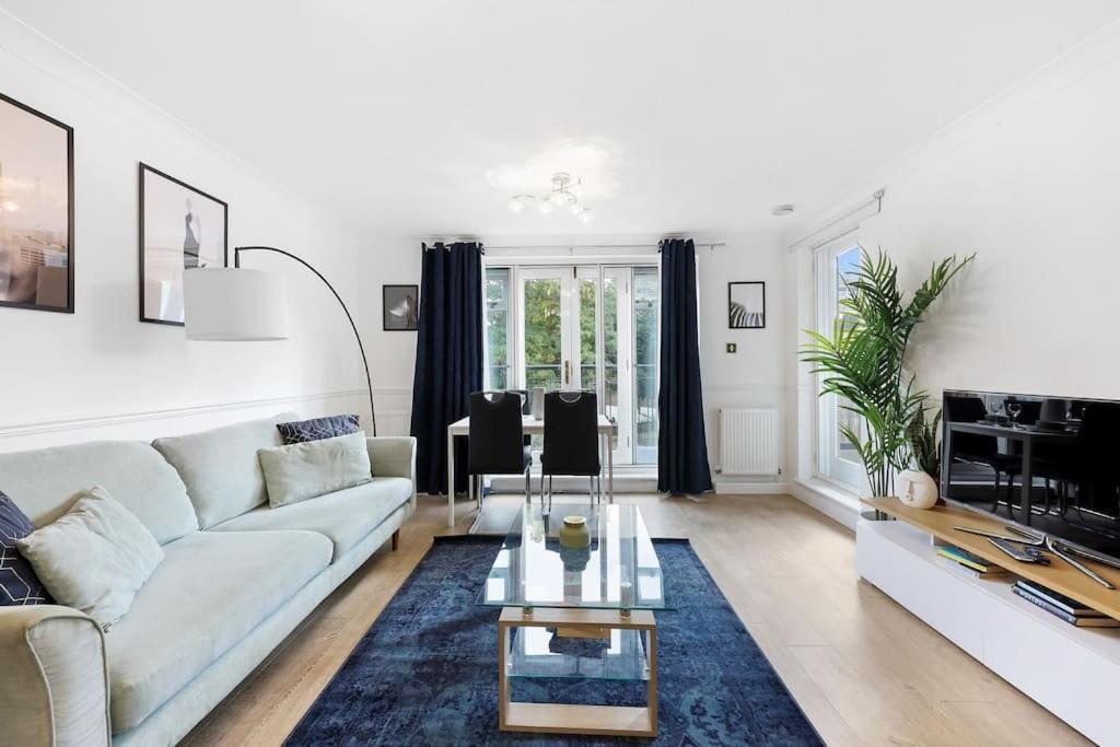 Apartamento 3-bedroom Short Term & Flexible Renting Limehouse With Free Wifi & Free Parking Londres