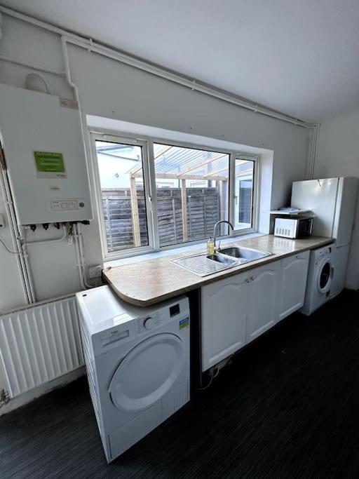 Apartment 18 Min To 5 Min Walk To Abby Wood