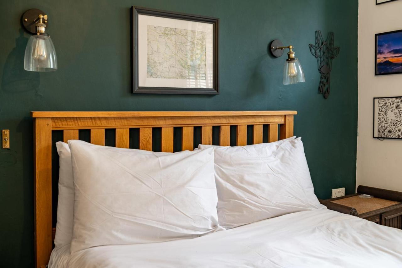 Apartment Beautiful Two Bed Abode In South West London