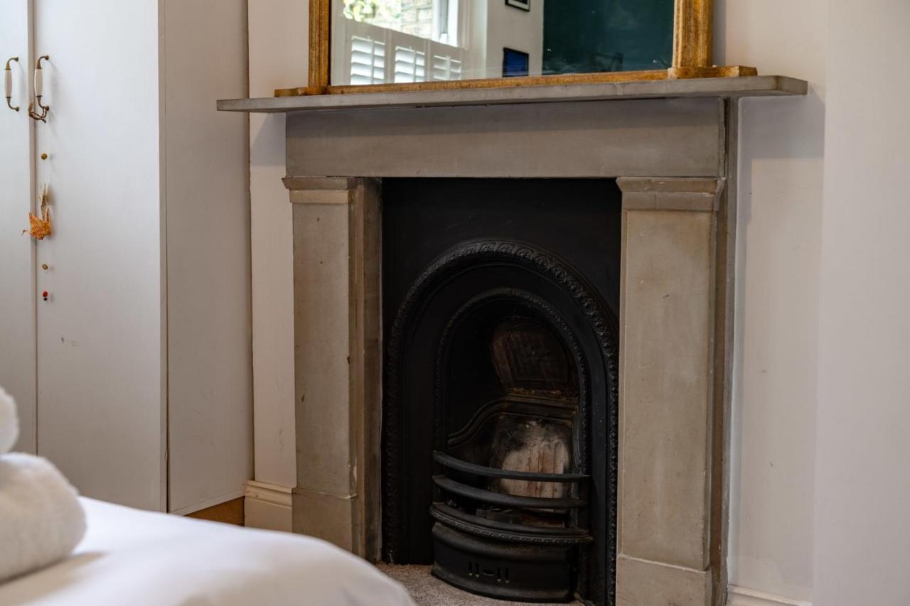 Beautiful Two Bed Abode In South West *