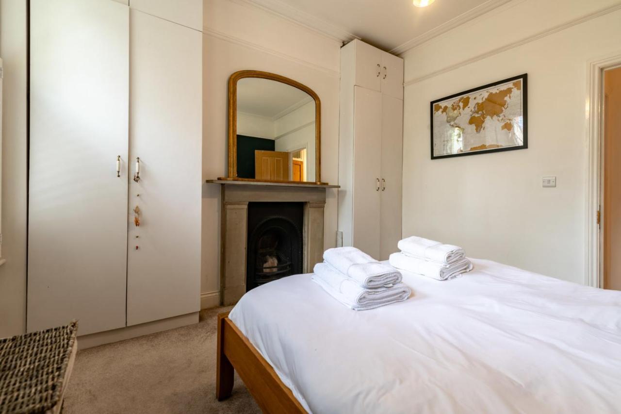 Apartment Beautiful Two Bed Abode In South West London
