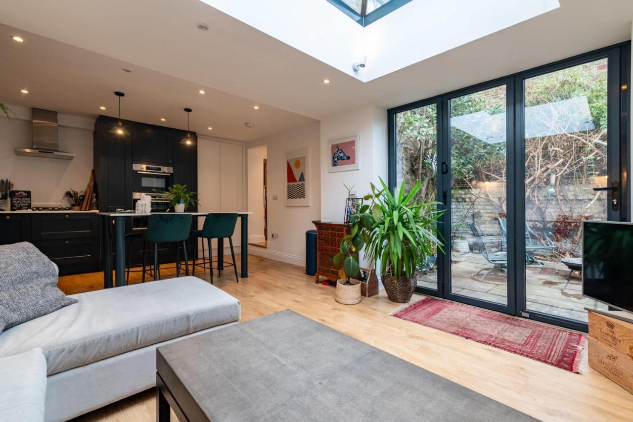 Beautiful Two Bed Abode In South West * London