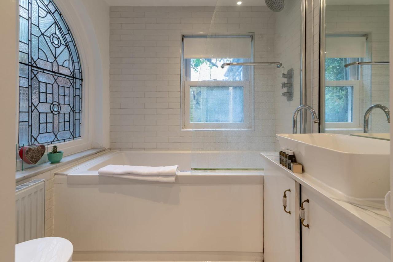 Beautiful Two Bed Abode In South West Apartment London
