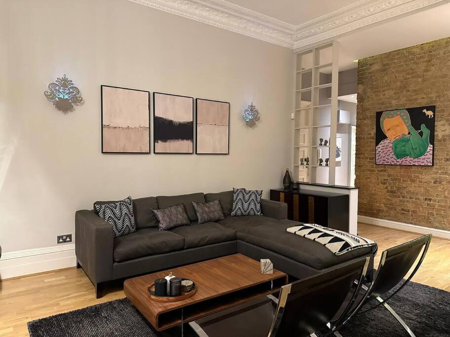 Stunning 2 Bed/2bath Flat In Heart Of Kensington London