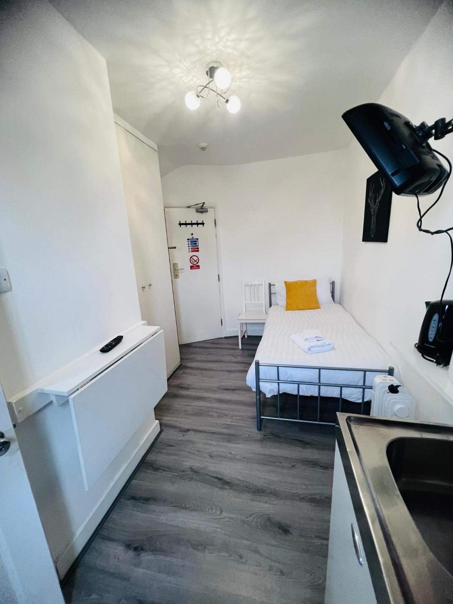 F19- Bright Studio For 1 Near Paddington Apartment London