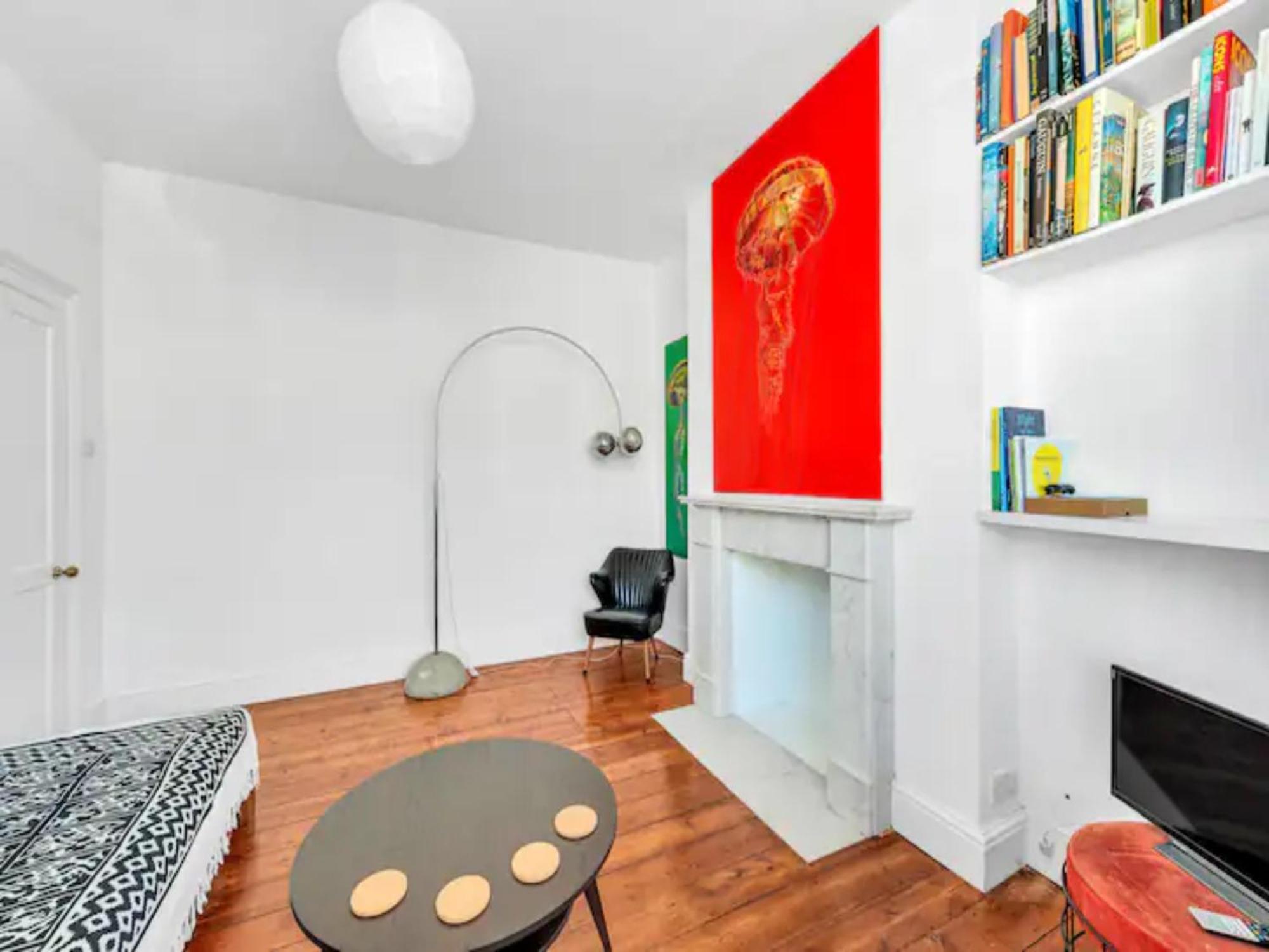 Pass The Keys Charming Victorian 2 Bed House With Artistic Flair In Acton Ideal For Families And Groups Excellent Transport Links Holiday home