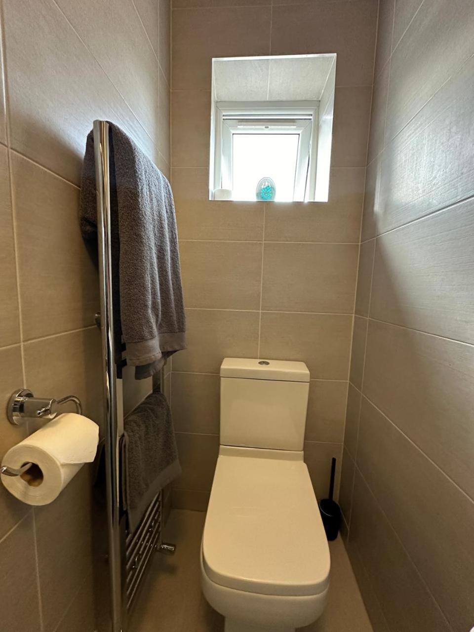 Large Studio With Extra Sofa Bed And Private Bath Plus Kitchen Canary Wharf 1 * London