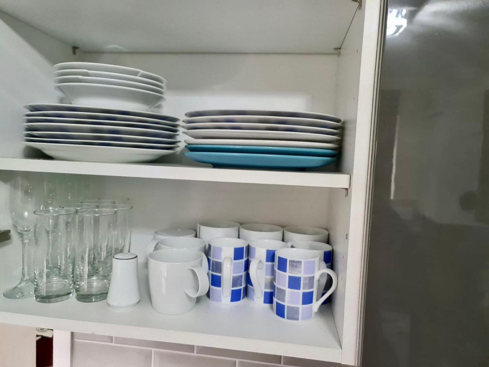 Holiday home - Sleeps 4 - Parking - Garden - Petfriendly London