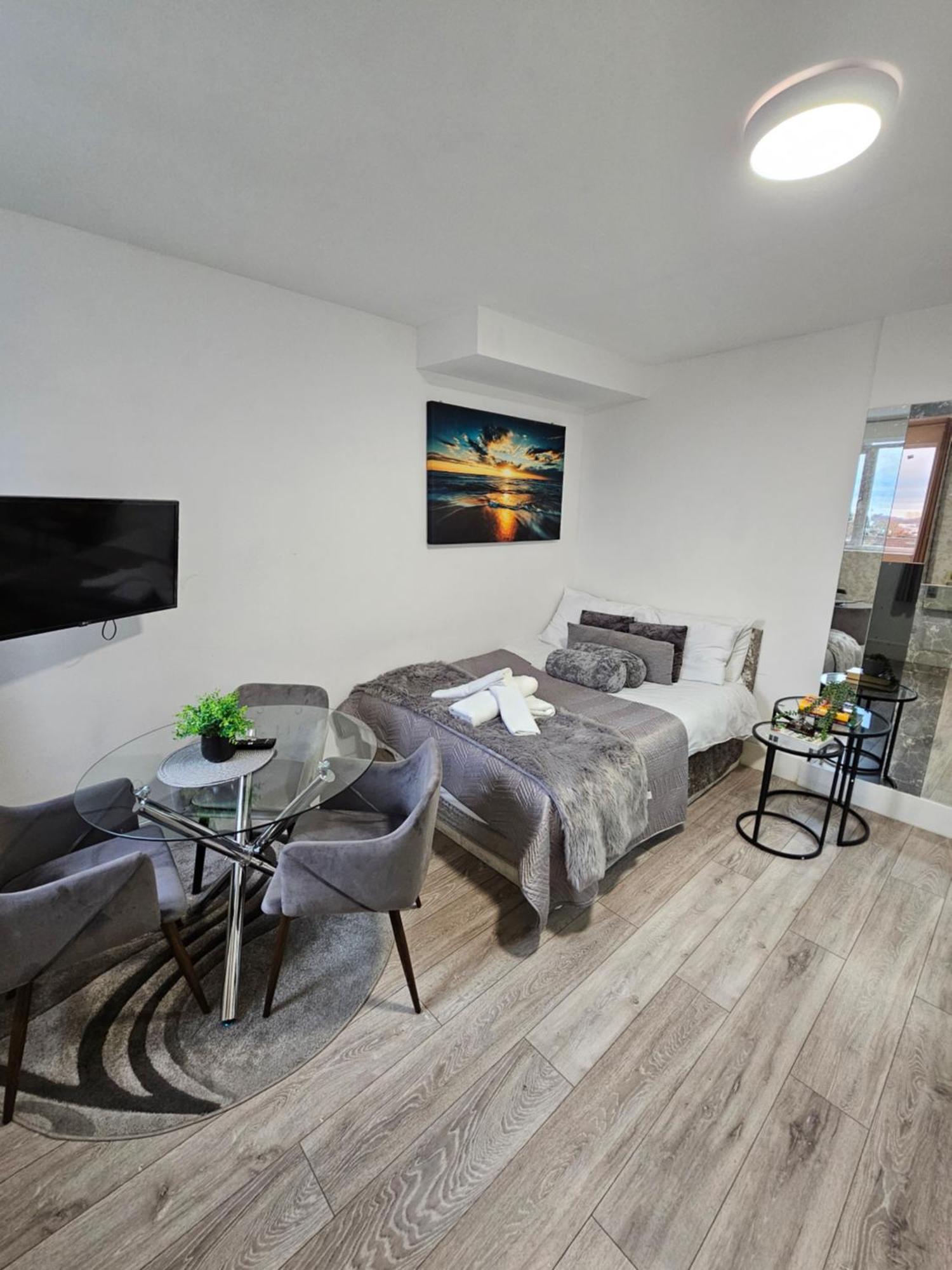 Stylish Near Kensal London