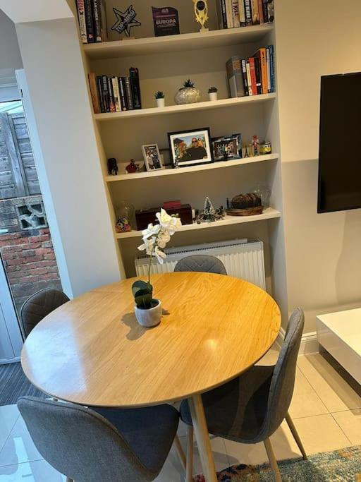 Apartamento Lovely 2 Bedroom Ground Floor Flat With Garden.