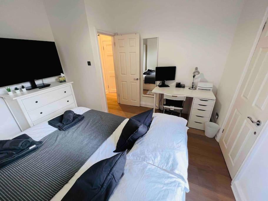 Lovely 2 Bedroom Ground Floor Flat With Garden. Apartamento *