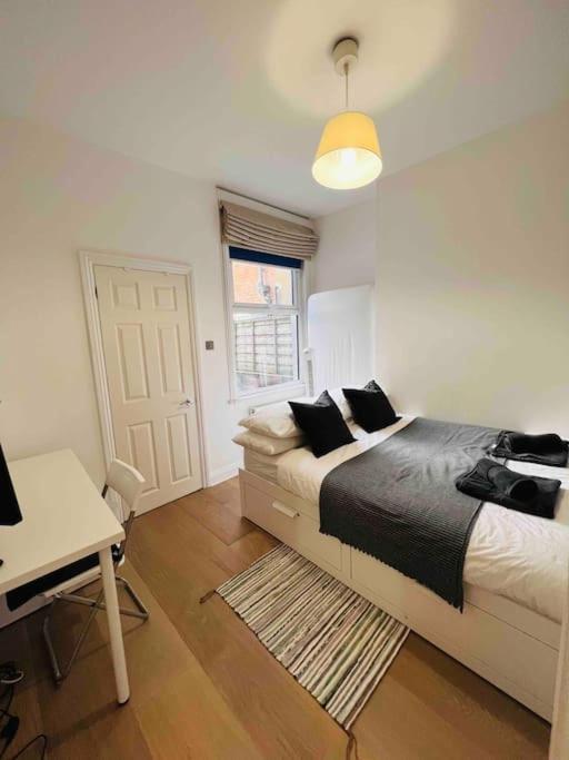 Lovely 2 Bedroom Ground Floor Flat With Garden. Apartamento
