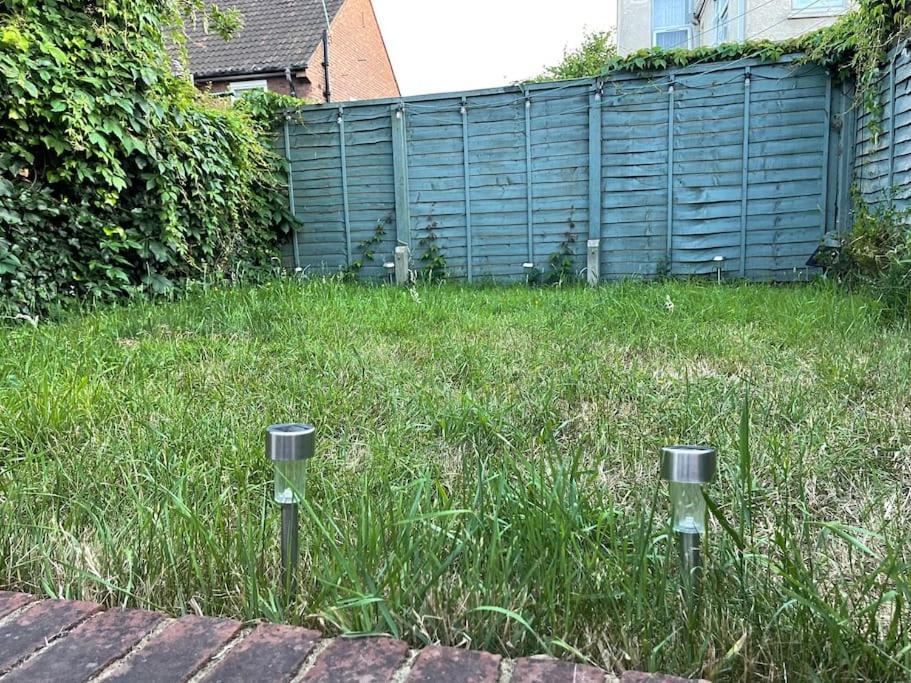 Lovely 2 Bedroom Ground Floor Flat With Garden. Apartamento *