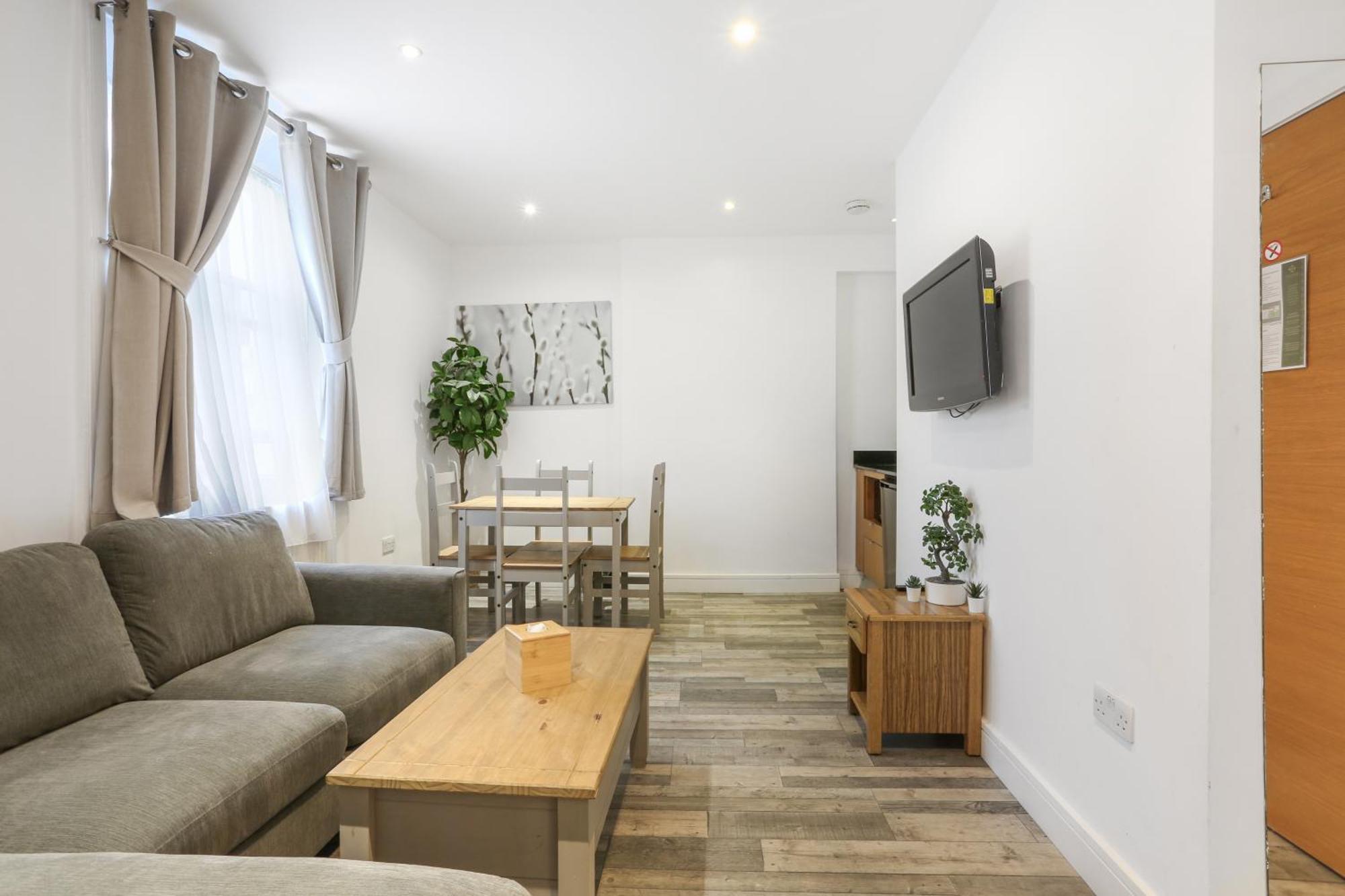 Beiroom Hyde Park Apartment *
