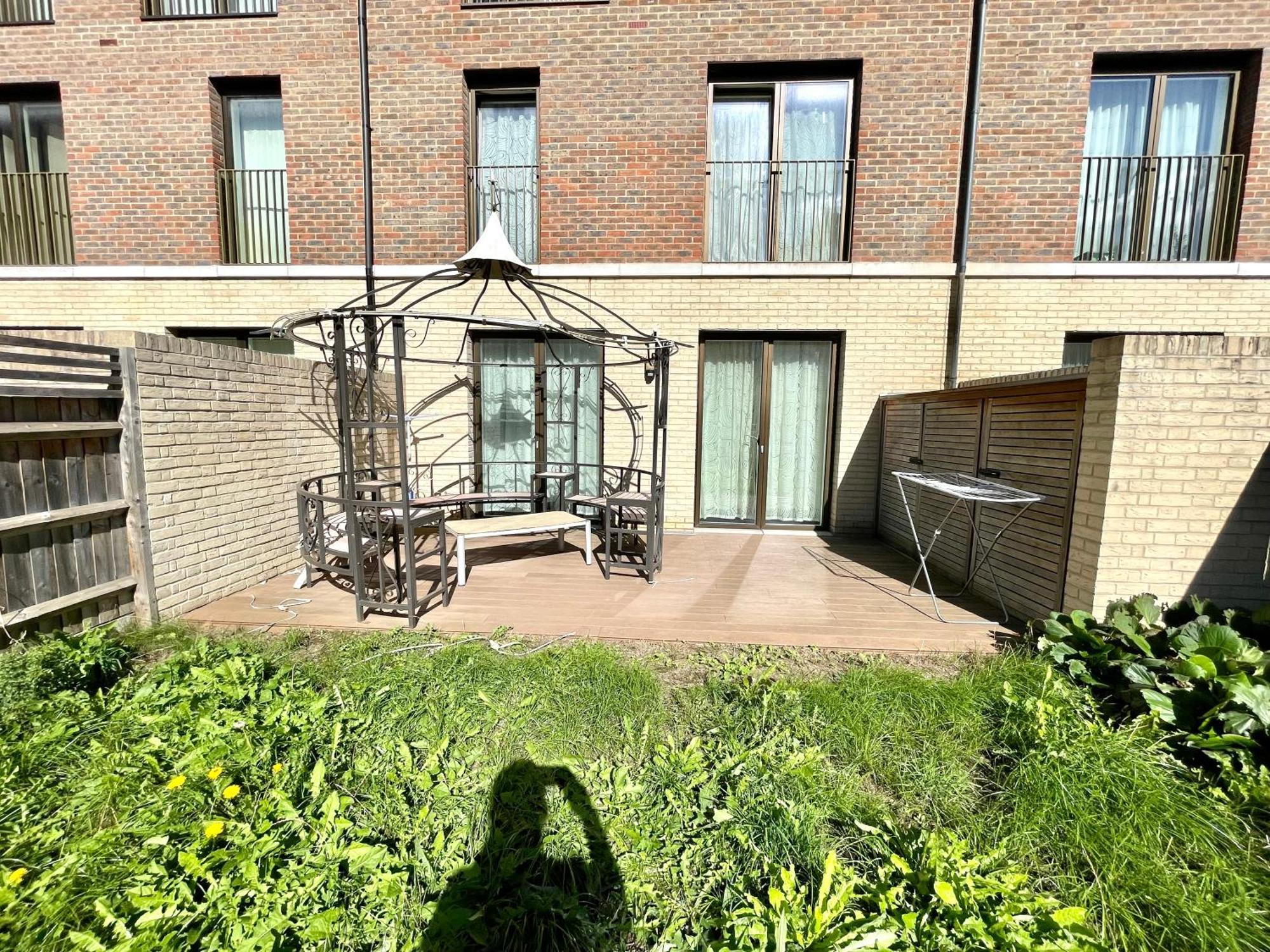 Stratford Luxury House, 5 Minutes Walk Station, Westfield, 3 Bedrooms 3 Bathrooms, Reception, Garden, Parking Apartment *