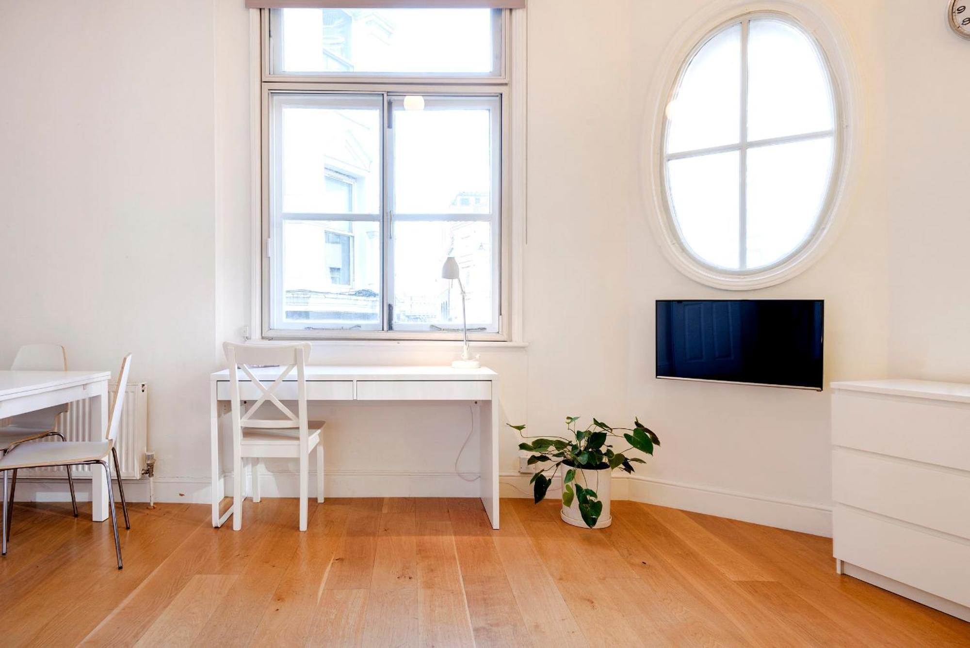 Are Located In The Heart Of Shoreditch * Londres