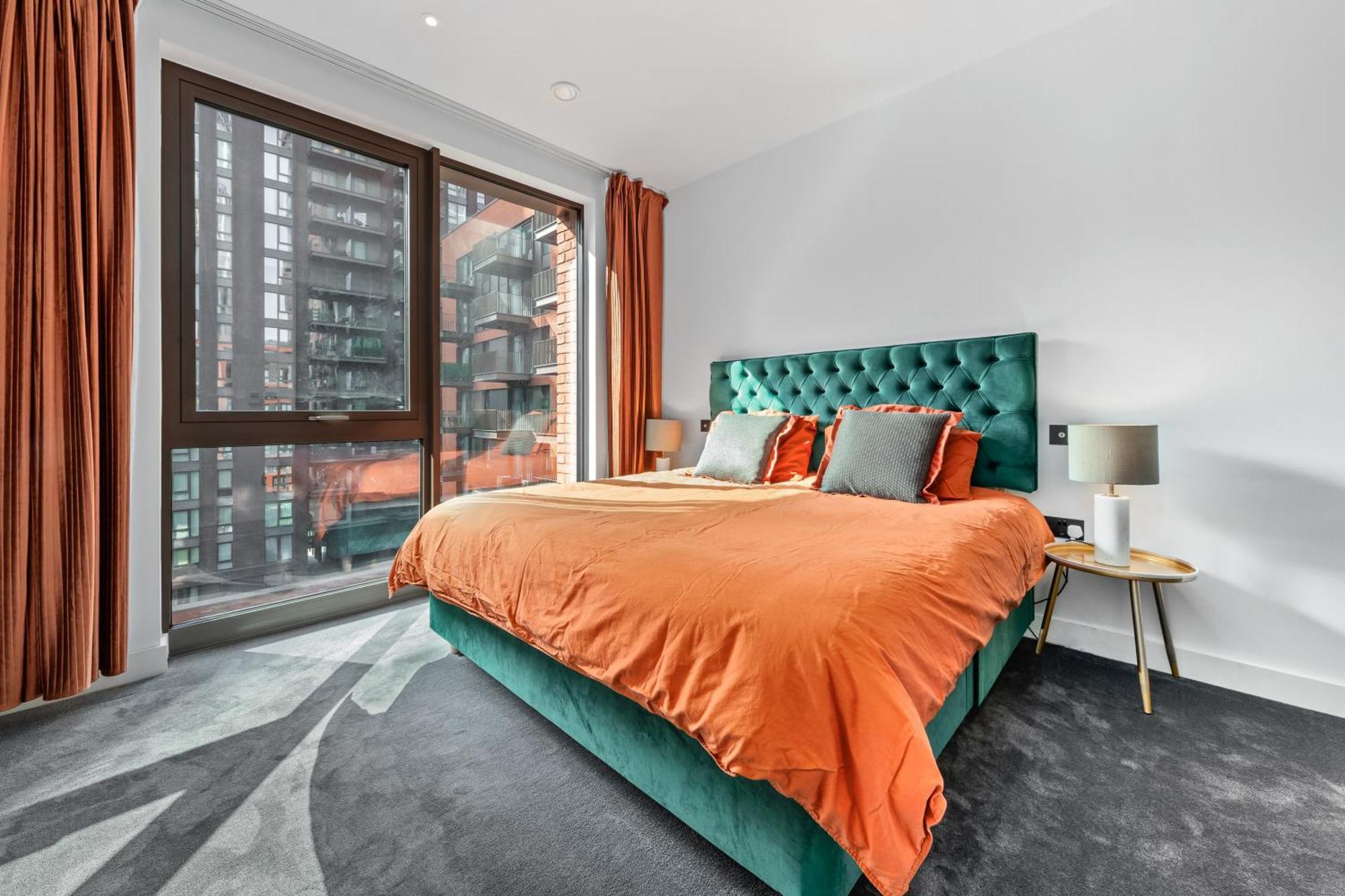 Central Stay-fabulous Ultra-central Luxury Designer Two Bedroom-pool-gym-full Ac Apartment *