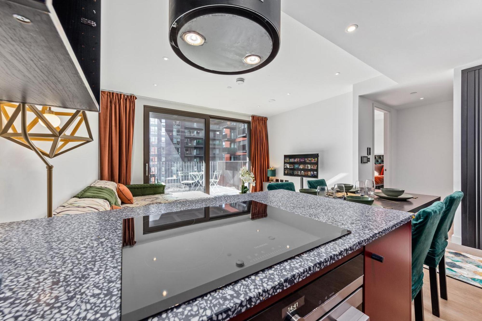 Central Stay-fabulous Ultra-central Luxury Designer Two Bedroom-pool-gym-full Ac