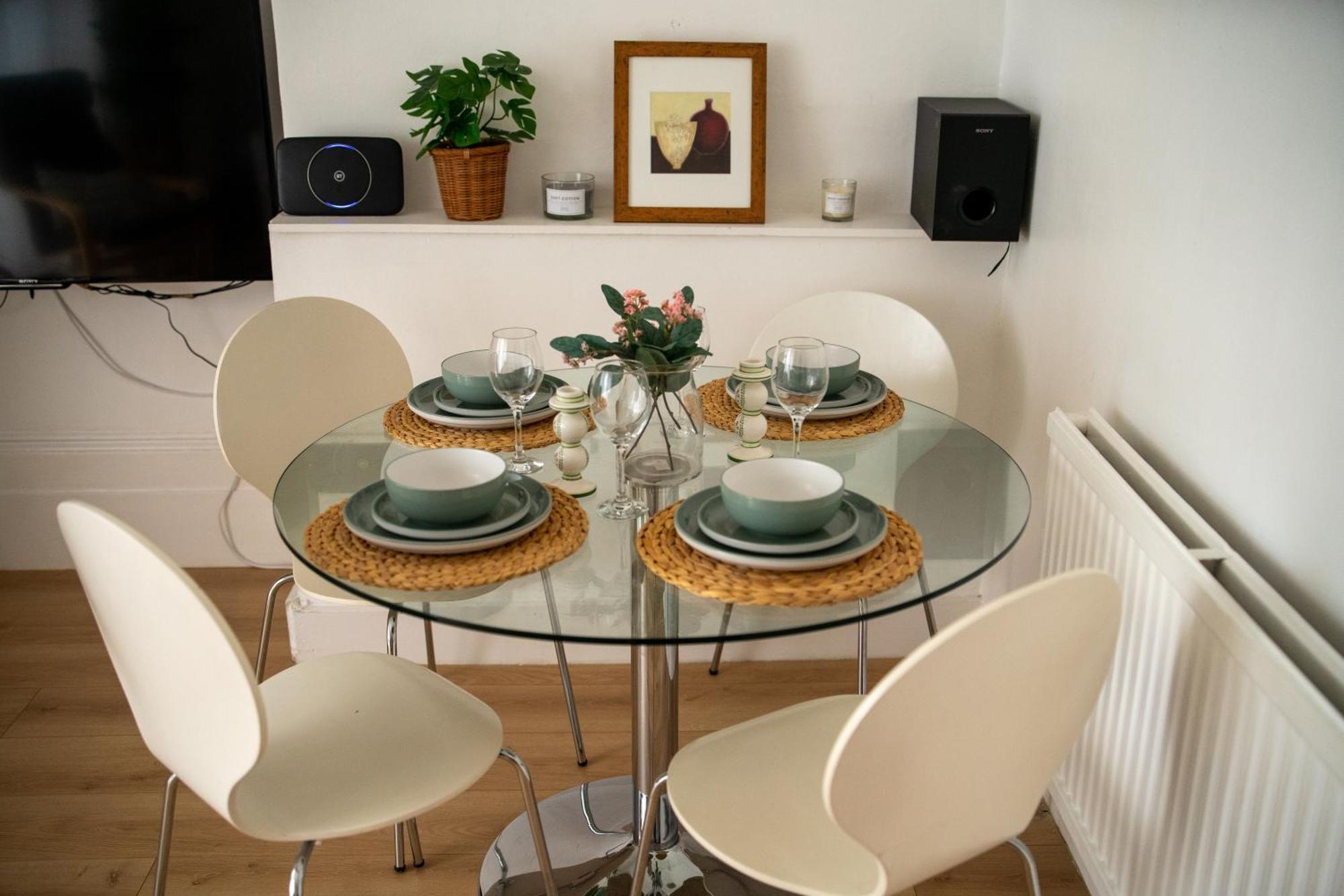 1 Bed In London, 10 Minutes From Bridge * London