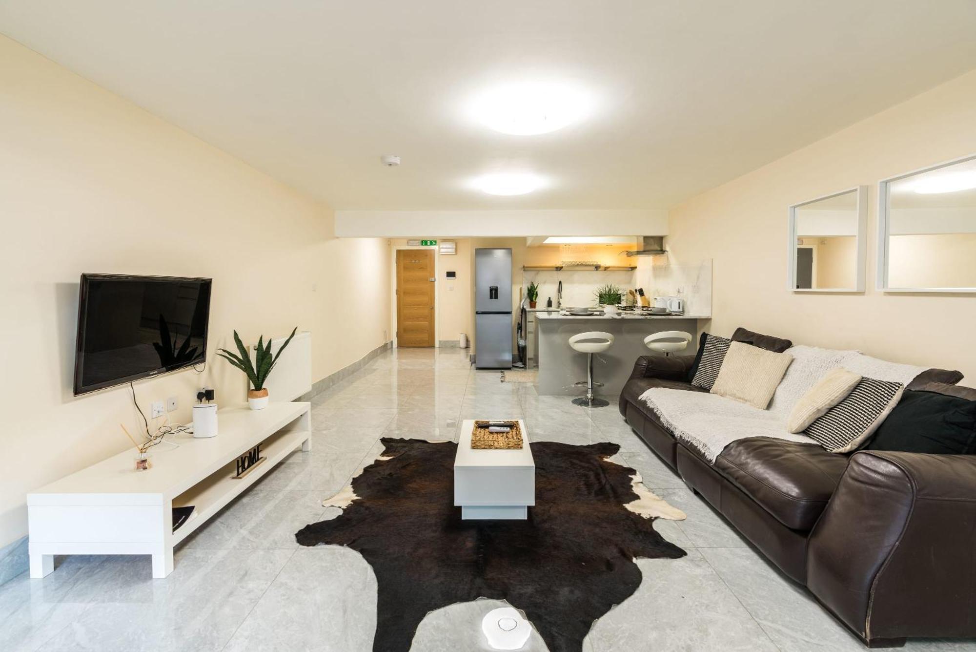 Huge Fully Equipped Studio 1 Min From Tube Station Holiday home London