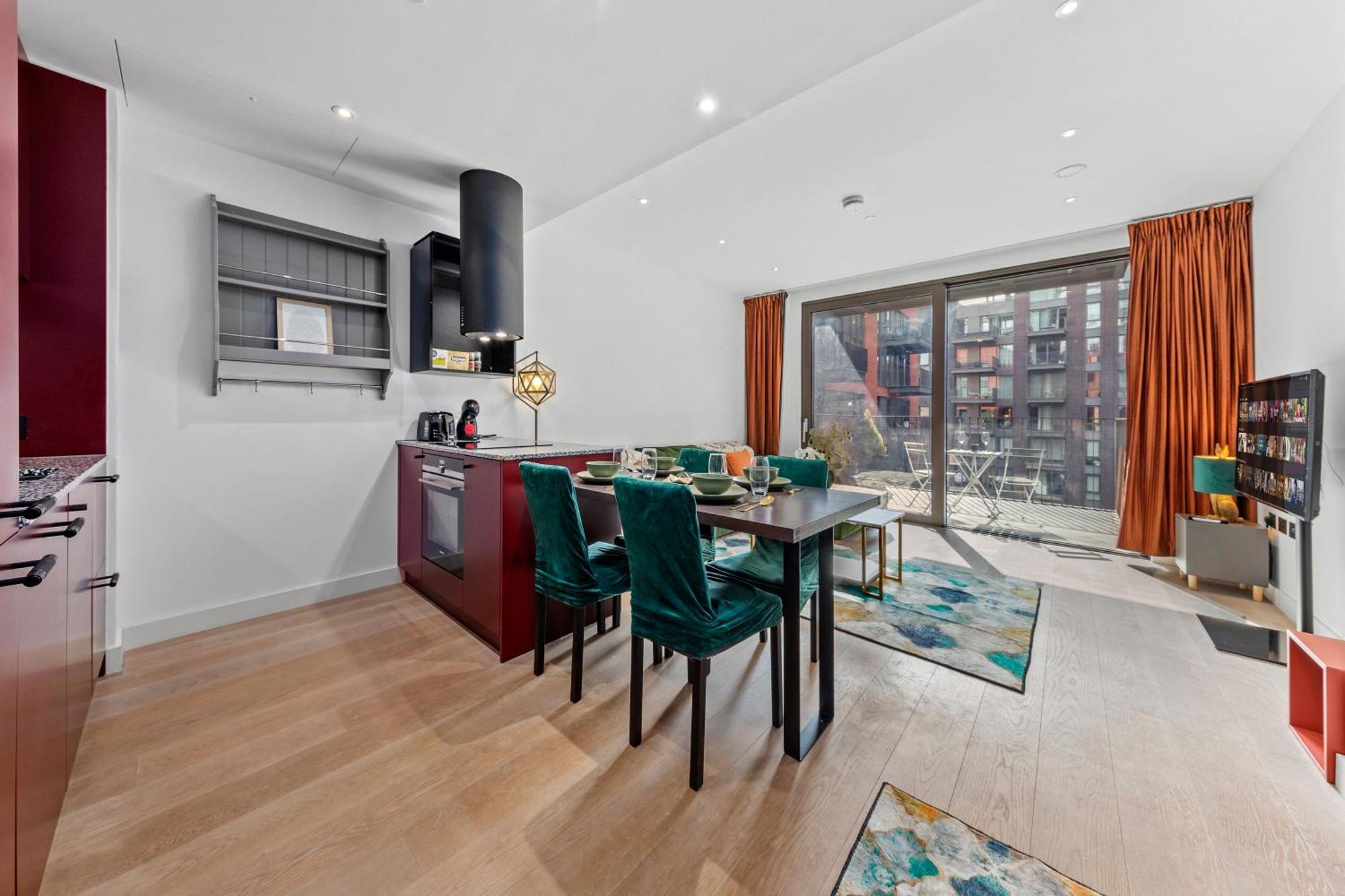 Central Stay-fabulous Ultra-central Luxury Designer Two Bedroom-pool-gym-full Ac Apartment London