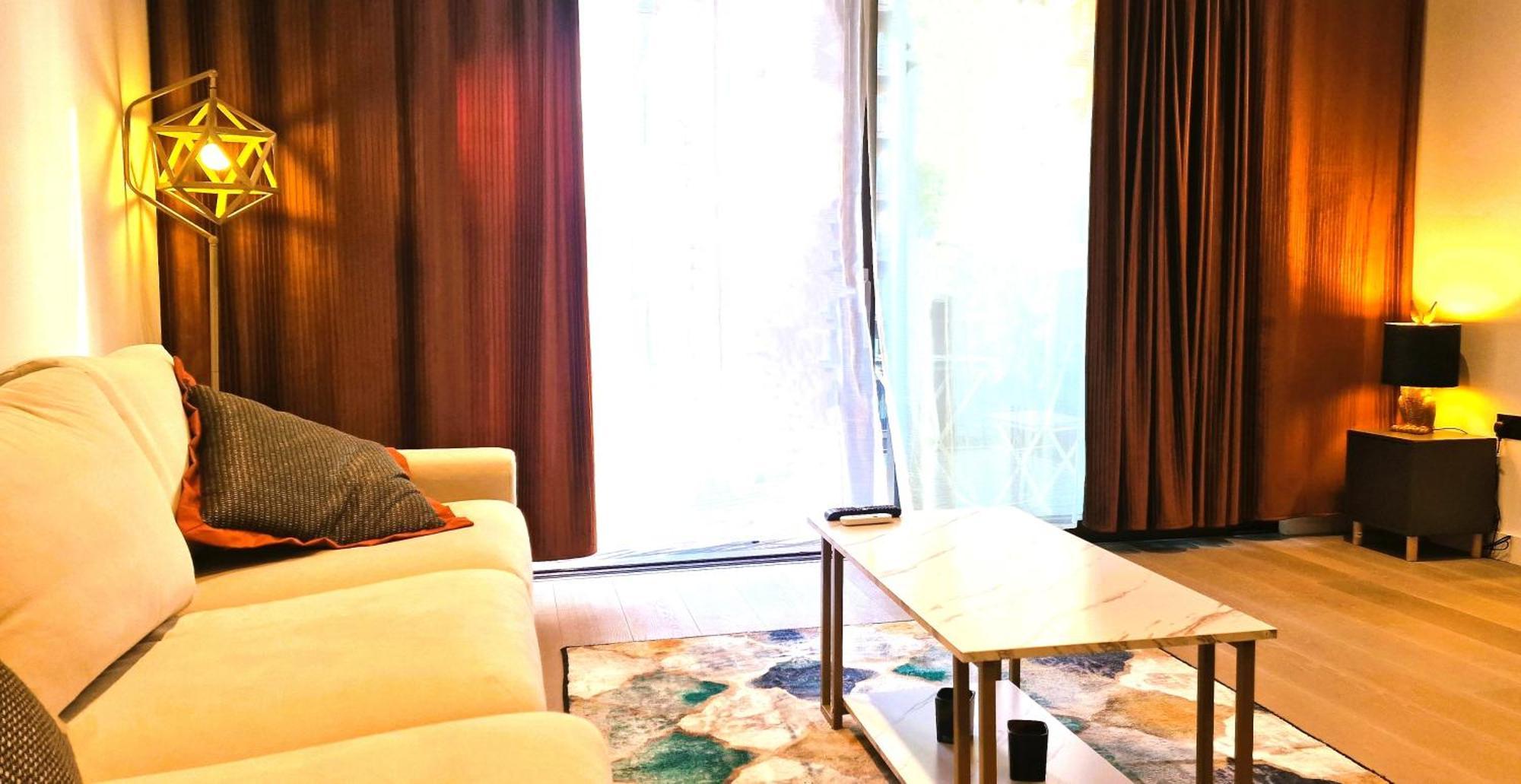 Apartment Central Stay-fabulous Ultra-central Luxury Designer Two Bedroom-pool-gym-full Ac